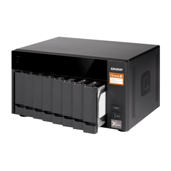 QNAP TS-832X