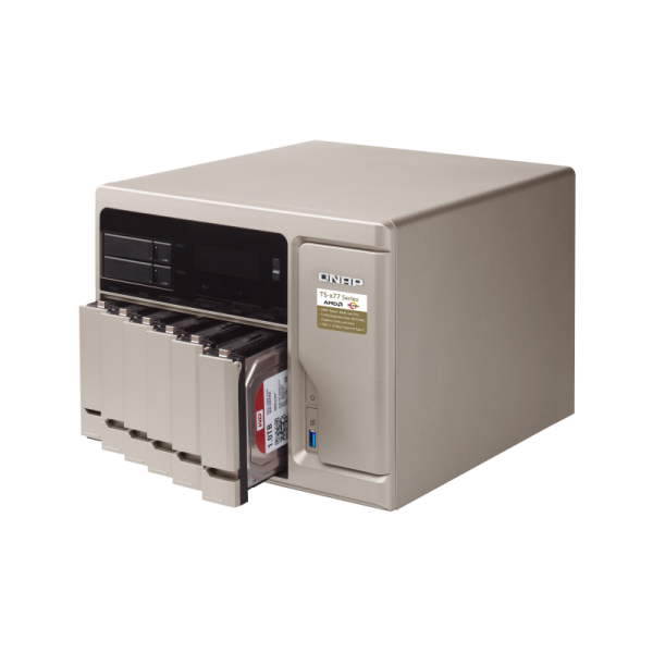 QNAP TS-877